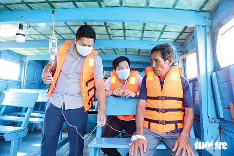 Người dân huyện Cần Giờ sắp có tàu cứu thương, hết cảnh thót tim khi cấp cứu? - Ảnh 3. Bến tàu là nơi kết nối các nhu cầu sống của Thạnh An với đất liền, chuyển giao hàng hóa, lại chuyển giao cả những bệnh nhân cần "giờ vàng" cấp cứu - Ảnh: DUYÊN PHAN
