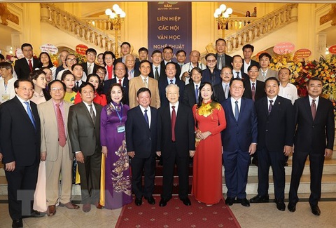 Tổng bí thư Nguyễn Phú Trọng: Đẩy mạnh đổi mới sáng tạo, đáp ứng yêu cầu chấn hưng văn hóa, xây dựng - Ảnh 3. Tổng bí thư Nguyễn Phú Trọng và các lãnh đạo Đảng, Nhà nước cùng các đại biểu tham dự buổi lễ - Ảnh: TTXVN