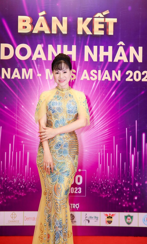 Hoa hậu Võ Thu Sương tại thảm đỏ đêm thi bán kết. Ảnh: Đ.H Hoa hậu Võ Thu Sương tại thảm đỏ đêm thi bán kết. Ảnh: Đ.H