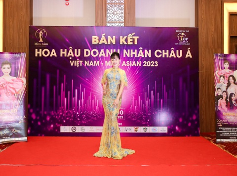 Hoa hậu Võ Thu Sương tại thảm đỏ đêm thi bán kết. Ảnh: Đ.H Hoa hậu Võ Thu Sương tại thảm đỏ đêm thi bán kết. Ảnh: Đ.H
