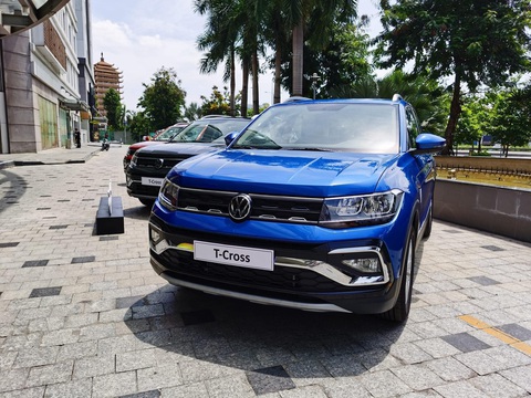 Tin tức giá xe: Volkswagen T-Cross giảm gần 200 triệu, vẫn 'một mình một chợ' - Ảnh 4. Volkswagen T-Cross sử dụng động cơ 3 xy lanh, 1.0 TSI, tăng áp, cho công suất 115 mã lực và mô men xoắn 178 Nm. Hộp số tự động 6 cấp - Ảnh: Đại lý Volkswagen/Facebook