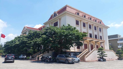 Xét xử cựu phó chủ tịch tỉnh Quảng Ninh liên quan Việt Á - Ảnh 3. Nơi diễn ra phiên xét xử ẢNH: TIẾN THẮNG
