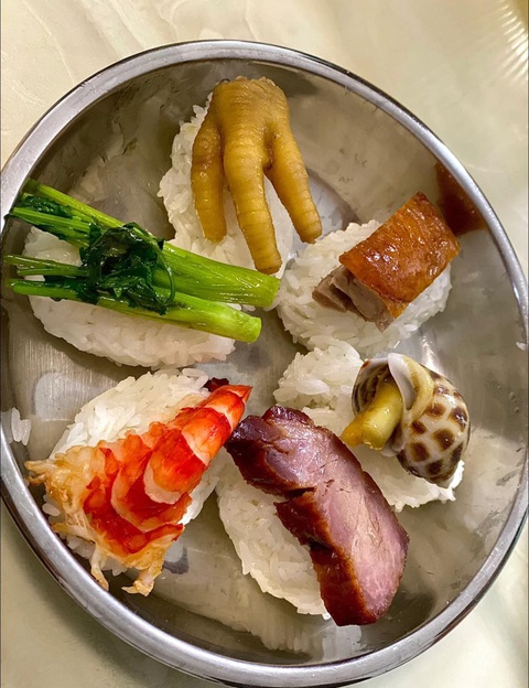 Ảnh vui 26-7: Con gái học vẽ theo kiểu tiết kiệm tiền - Ảnh 5. Phiên bản sushi có gì làm nấy.