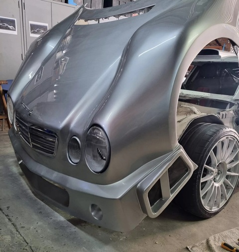 Tự chế Mercedes-Benz cực hiếm từ E-Class - Ảnh 7. Đèn pha đôi hình bầu dục và đèn hậu được giữ nguyên từ E-Class - Ảnh: Carscoops