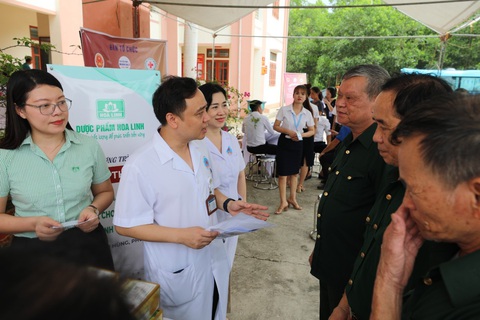 Hoa Linh đồng hành cùng Bệnh viện Hữu nghị Việt Xô khám chữa bệnh, phát thuốc và tặng quà cho 300 người có công với cách mạng tại xã Chí Đám, huyện Đoan Hùng, tỉnh Phú Thọ Hoa Linh đồng hành cùng Bệnh viện Hữu nghị Việt Xô khám chữa bệnh, phát thuốc và tặng quà cho 300 người có công với cách mạng tại xã Chí Đám, huyện Đoan Hùng, tỉnh Phú Thọ