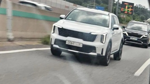 Kia chính thức công bố Sorento facelift, tại Hàn Quốc đã có ngay ảnh thực tế - Ảnh 4. Không khó để nhận ra Kia Sorento facelift ngoài thực tế với đèn ban ngày khác hẳn thế này - Ảnh: The Korean Car Blog