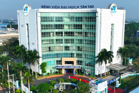 Giảm học phí, tặng học bổng cho con, em cán bộ y tế, y bác sĩ - Ảnh 3. Giảm học phí, tặng học bổng cho con, em cán bộ y tế, y bác sĩ - Ảnh 3.