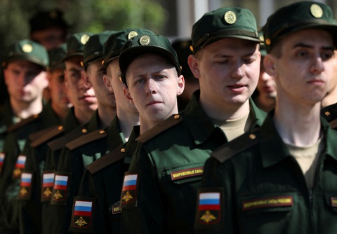 Hạ viện Nga thông qua nhiều luật liên quan quân đội - Ảnh 1. Các tân binh Nga tại Simferopol, Crimea ngày 25-4-2023 - Ảnh: REUTERS
