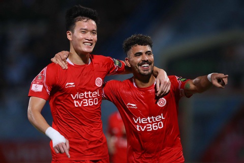 VAR nhiều lần can thiệp, Viettel đánh bại Hà Tĩnh 4-0 - Ảnh 3. Hoàng Đức ghi cú đúp bàn thắng vào lưới Hà Tĩnh - Ảnh: ĐỨC KHUÊ