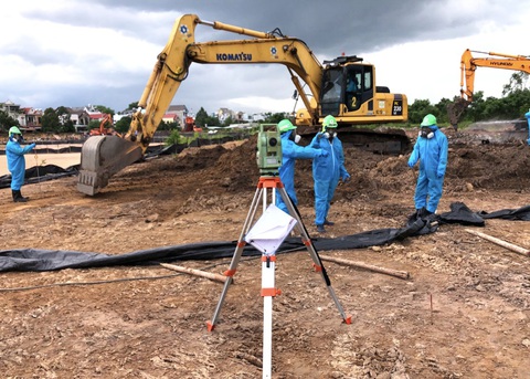 Mỹ tài trợ thêm 32 triệu USD xử lý dioxin ở sân bay Biên Hòa - Ảnh 1. Mỹ công bố hợp đồng 32 triệu USD xử lý dioxin ở sân bay Biên Hòa - Ảnh: USAID