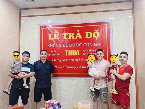 Ảnh vui 27-7: Lễ trả độ 'không đẻ được con gái' - Ảnh 1. Không đẻ được con gái đời không nể.
