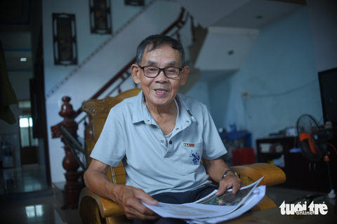 Ông Đặng Hà Thụy - Ảnh: LÂM THIÊN Ông Đặng Hà Thụy vẫn miệt mài đọc thông tin, tư liệu hằng ngày để tiếp tục tìm kiếm đồng đội - Ảnh: LÂM THIÊN