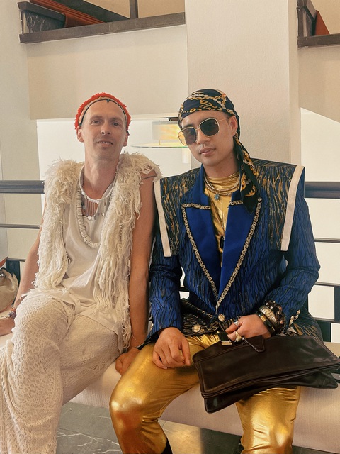 Stylist Việt và nhà thiết kế Chueler tại Berlin Fashion Week 2023 Stylist Việt và nhà thiết kế Chueler tại Berlin Fashion Week 2023