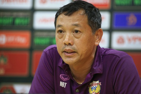 HLV Hà Tĩnh: 'Nếu không có VAR, chẳng ai dám thổi phạt đền chúng tôi' - Ảnh 2. Trợ lý HLV của CLB Hà Tĩnh Nguyễn Đức Thắng - Ảnh: ĐỨC HIẾU