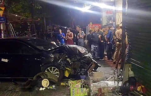 Ô tô Camry mất lái lao lên vỉa hè: một người đã tử vong - Ảnh 2. Hiện trường vụ tai nạn - Ảnh: Người dân cung cấp