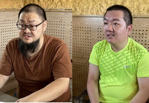 ‘Lật mặt’ nhóm lừa đảo hơn 1.800 tỉ đồng do các nghi phạm gốc Trung Quốc cầm đầu - Ảnh 1. Hai người gốc Trung Quốc trong đường dây lừa đảo vừa bị Công an Quảng Bình bắt giữ - Ảnh: TR.T.