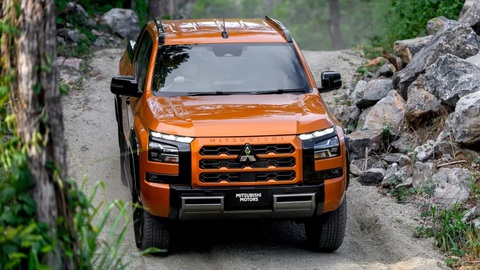 Mitsubishi Triton sẽ có các bản điện hóa, thời điểm ra mắt cực khác nhau - Ảnh 2. Mitsubishi chọn chung giải pháp với Toyota cho dòng bán tải cỡ trung của họ là công nghệ hybrid bổ trợ, không nhắm tới công nghệ hybrid sạc điện đắt đỏ và khó phát triển dù hiệu quả cao hơn - Ảnh: Mitsubishi