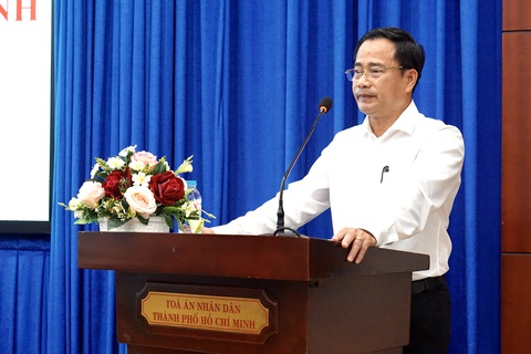 Tòa án hai cấp tại TP.HCM sẽ tống đạt văn bản tố tụng qua mail khi đương sự yêu cầu - Ảnh 1. Ông Lê Thanh Phong, chánh án Tòa án nhân dân TP.HCM, phát biểu tại hội nghị - Ảnh: TUYẾT MAI