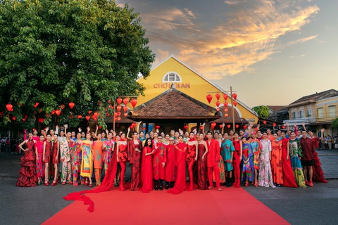 Show diễn quy tụ nhiều hoa hậu, siêu mẫu Show diễn quy tụ nhiều hoa hậu, siêu mẫu