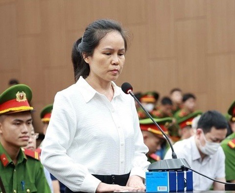 Phạm Trung Kiên, Nguyễn Thị Hương Lan, Vũ Anh Tuấn lãnh án chung thân - Ảnh 1. Bị cáo Nguyễn Thị Hương Lan, cựu cục trưởng Cục Lãnh sự, Bộ Ngoại giao - Ảnh: NAM ANH
