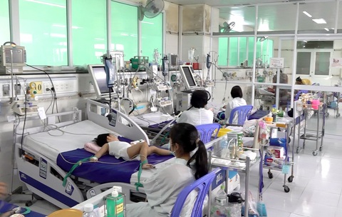 Bệnh nhi điều trị tay chân miệng tại Bệnh viện Nhi đồng Cần Thơ - Ảnh: THÁI LŨY Bệnh nhi điều trị tay chân miệng tại Bệnh viện Nhi đồng Cần Thơ - Ảnh: THÁI LŨY