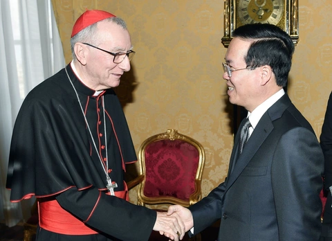 Tòa thánh Vatican sắp có Đại diện thường trú tại Việt Nam - Ảnh 3. Chủ tịch nước Võ Văn Thưởng gặp Hồng y Pietro Parolin, Thủ tướng Tòa thánh Vatican - Ảnh: TTXVN