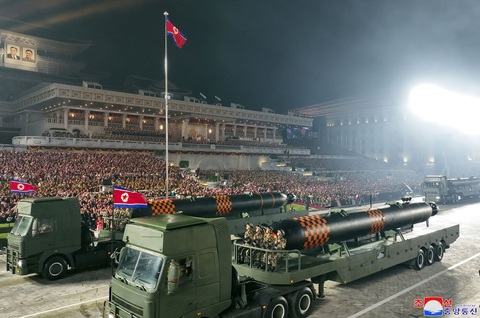 Nhiều khí tài mới của Triều Tiên góp mặt tại lễ duyệt binh ngày 27-7 - Ảnh: KCNA Nhiều khí tài mới của Triều Tiên góp mặt tại lễ duyệt binh hôm 27-7 - Ảnh: KCNA