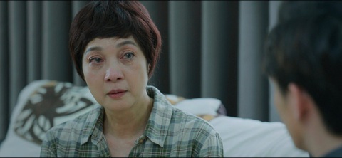 NSND Lê Khanh xin lỗi vì câu thoại gây sóng gió trong 'Nơi giấc mơ tìm về' - Ảnh 2. NSND Lê Khanh xin lỗi khán giả có cảm xúc không tốt nhưng từ chối nhắc tên phim