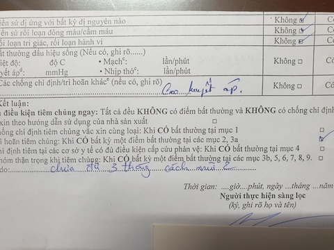 Đoạn trường đi tiêm vắc xin - Ảnh 2. Đoạn trường đi tiêm vắc xin - Ảnh 2.