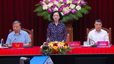 Lần đầu tiên Thường trực Ban Bí thư giao ban trực tuyến với bí thư 63 tỉnh, thành - Ảnh 1. Bà Trương Thị Mai chủ trì hội nghị - Ảnh: GIA HÂN