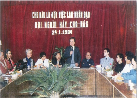 Với sự ủng hộ Bộ Y tế, Ban Tuyên giáo Trung ương và các tổ chức quốc tế, ngày 24-1-1994 ngày hiến máu nhân đạo đầu tiên tại Hà Nội được tổ chức - Ảnh tư liệu: BVCC Với sự ủng hộ của Bộ Y tế, Ban Tuyên giáo Trung ương và các tổ chức quốc tế, ngày 24-1-1994 là ngày hiến máu nhân đạo đầu tiên tại Hà Nội được tổ chức - Ảnh tư liệu: BVCC