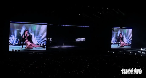 Màn solo quyến rũ của em út Lisa với ca khúc Money Màn solo quyến rũ của em út Lisa với ca khúc Money - Ảnh: MAI THƯƠNG