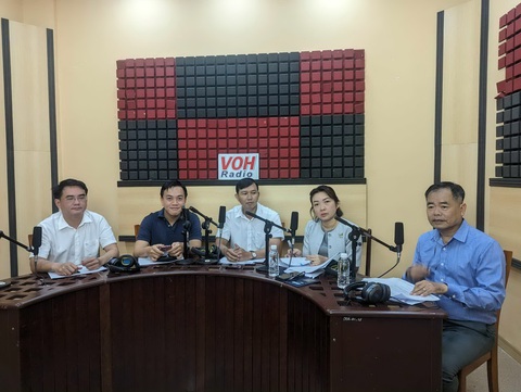 Lãnh đạo các ban ngành tham gia buổi đối thoại - Ảnh: LINH ĐOAN Lãnh đạo các ban ngành tham gia buổi đối thoại - Ảnh: LINH ĐOAN