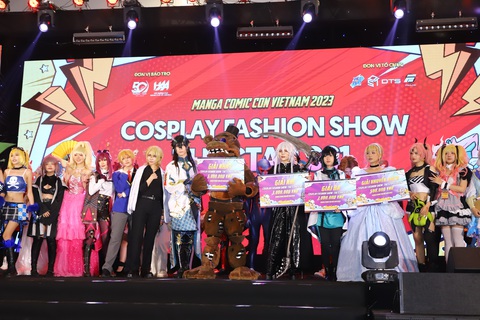 Fan xếp hàng dài xin chữ ký, giao lưu cùng siêu nhân Gao Đỏ và Decade - Ảnh 6. Trình diễn thời trang cosplay và thi cosplay là hoạt động đặc trưng tại Manga Comic Con