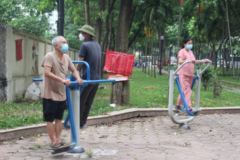 Các chuyên gia khuyến cáo việc tập thể dục thường xuyên giúp cải thiện sức khỏe - Ảnh minh họa: DƯƠNG LIỄU Các chuyên gia khuyến cáo việc tập thể dục thường xuyên giúp cải thiện sức khỏe - Ảnh minh họa: DƯƠNG LIỄU