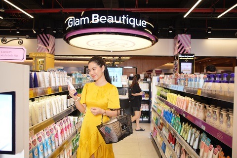 AEON Việt Nam tiếp tục ra mắt mô hình siêu thị mới tại Bình Dương - Ảnh 3. Glam Beautique tại AEON Bình Dương New City hứa hẹn là điểm mua sắm sản phẩm chăm sóc sức khỏe và sắc đẹp không thể bỏ qua của khách hàng thành phố mới Bình Dương