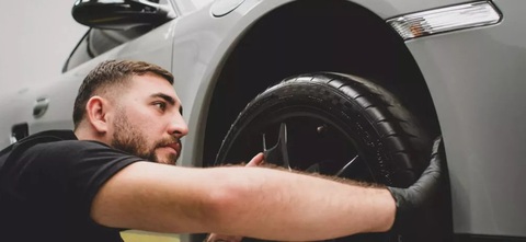 Tiền sửa xe đang tăng mạnh - Ảnh 2. Việc thiếu đi thợ sửa lành nghề đủ sức đáp ứng tiêu chuẩn khắt khe hơn tạo thành do xe mới cũng đẩy chi phí sửa lên cao - Ảnh: Carscoops