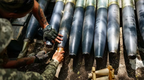 Đạn dược nghi của Triều Tiên do Ukraine nắm giữ chụp vào tháng 6-2023 - Ảnh: Getty Images Đạn dược nghi của Triều Tiên do Ukraine nắm giữ, chụp vào tháng 6-2023 - Ảnh: FT/GETTY IMAGES