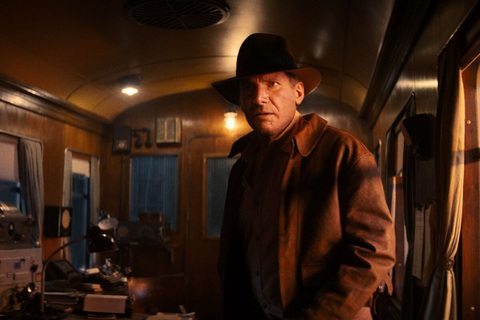 ‘Indiana Jones và Vòng quay định mệnh’: Phần kết hoài niệm - Ảnh 3. Harrison Ford đã gắn bó với nhân vật Indiana Jones hơn 40 năm - Ảnh: Bloomberg