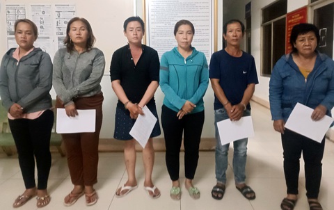 Bắt nhóm người trộm tiền công đức tại đền thờ Anh hùng liệt sĩ Võ Thị Sáu - Ảnh 1. Sáu người trộm tiền công đức tại đền thờ Anh hùng liệt sĩ Võ Thị Sáu - Ảnh: CA cung cấp