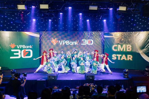 Nằm trong chuỗi các hoạt động chào sinh nhật 30 năm của VPBank (12-8-1993 - 12-8-2023), VPBank Rising Stars là cuộc thi tìm kiếm tài năng nghệ thuật với quy mô lớn và sáng tạo dành cho các cán bộ nhân viên VPBank trên toàn hệ thống, cũng như cán bộ nhân viên của các công ty thành viên thuộc hệ sinh thái VPBank từ trước đến nay Nằm trong chuỗi các hoạt động chào sinh nhật 30 năm của VPBank (12-8-1993 - 12-8-2023), VPBank Rising Stars là cuộc thi tìm kiếm tài năng nghệ thuật với quy mô lớn và sáng tạo dành cho các cán bộ nhân viên VPBank trên toàn hệ thống, cũng như cán bộ nhân viên của các công ty thành viên thuộc hệ sinh thái VPBank từ trước đến nay