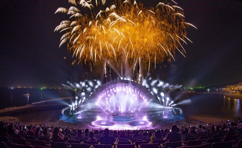 Du khách trong và ngoài nước đến xem show diễn Kiss The Star ở nam đảo Phú Quốc - Ảnh: Hội đầu tư phát triển du lịch Phú Quốc cung cấp Du khách trong và ngoài nước đến xem show diễn Kiss The Star ở nam đảo Phú Quốc - Ảnh: Hội Đầu tư phát triển du lịch Phú Quốc cung cấp