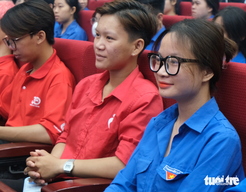Cơ hội đi Trường Sa cho bạn trẻ thi tìm hiểu Nghị quyết Đại hội Đoàn - Ảnh 1. Sinh viên Hà Nội hưởng ứng cuộc thi tìm hiểu Nghị quyết Đại hội Đoàn toàn quốc lần thứ XII