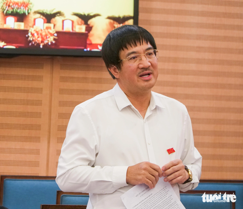 Đại biểu HĐND TP Hà Nội: Ùn tắc, ô nhiễm, ngập úng... thì 'thành phố thông minh cái gì' - Ảnh 2. Đại biểu Phạm Đình Đoàn - chủ tịch Tập đoàn Phú Thái (đại biểu huyện Mê Linh) - phát biểu tại buổi họp tổ - Ảnh: PHẠM TUẤN