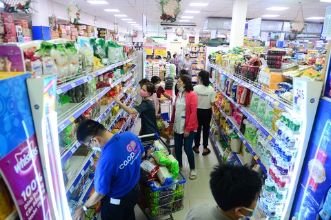 Hệ thống Co.opmart, Co.opXtra hiện đang có mức giảm giá trung bình từ 22% đến 62% cho 5 ngành hàng thiết yếu, gồm cộng gộp mức giảm giá thông thường và cộng thêm giảm 2% thuế VAT - Ảnh: QUANG ĐỊNH Hệ thống Co.opmart, Co.opXtra tại Việt Nam - Ảnh: QUANG ĐỊNH