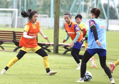 HLV Mai Đức Chung: 'Không thể nói sẽ thắng đội tuyển Mỹ' - Ảnh 3. Đội tuyển nữ Việt Nam tập luyện sáng 3-7 tại Trung tâm đào tạo bóng đá trẻ Việt Nam - Ảnh: ĐỨC KHUÊ