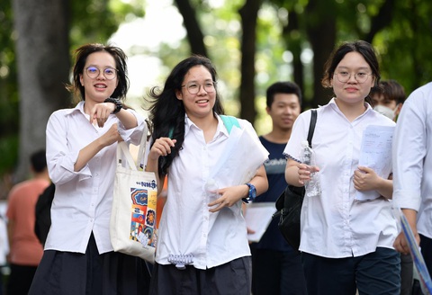 Thí sinh tham dự kỳ thi tốt nghiệp THPT tại điểm thi Trường THPT Chu Văn An, Hà Nội - Ảnh: NAM TRẦN Thí sinh tham dự kỳ thi tốt nghiệp THPT tại điểm thi Trường THPT Chu Văn An, Hà Nội - Ảnh: NAM TRẦN