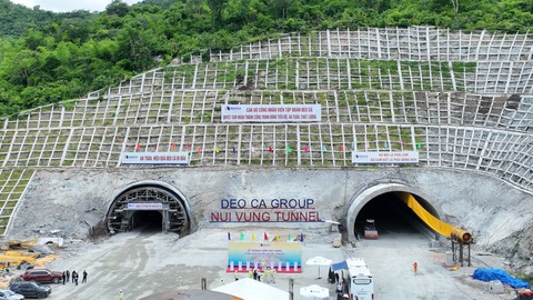 Hầm núi vung là một trong 5 hầm đường bộ lớn thứ 5 của cả nước - Ảnh: DUY NGỌC Hầm Núi Vung là hầm đường bộ lớn thứ năm của cả nước - Ảnh: V.N.