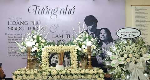Lễ tưởng nhớ nhà văn Hoàng Phủ Ngọc Tường và nhà thơ Lâm Thị Mỹ Dạ tại Huế - Ảnh 2. Những câu thơ của hai vợ chồng Tường - Dạ sẽ được bạn bè và công chúng nhớ mãi - Ảnh: M.TỰ