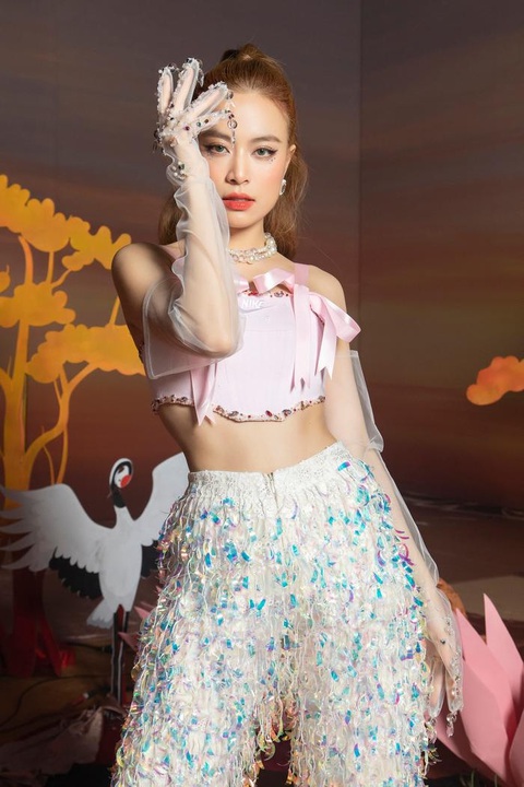 See tình mang về nhiều giải thưởng cho Hoàng Thùy Linh - Ảnh: Facebook Hoàng Thùy Linh See tình mang về nhiều giải thưởng cho Hoàng Thùy Linh - Ảnh: Facebook Hoàng Thùy Linh